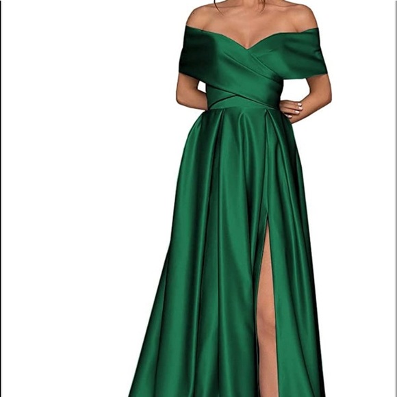 Emerald green gown - Picture 1 of 2